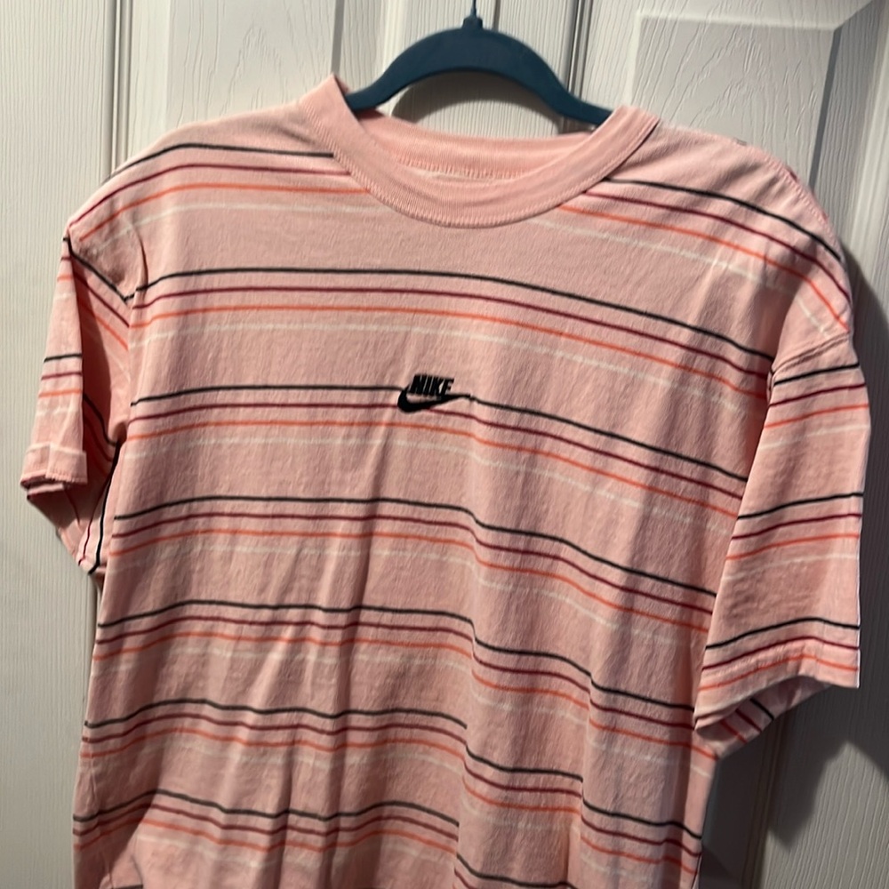 Nike short sleeve Men’s shirt. Size medium Like new
